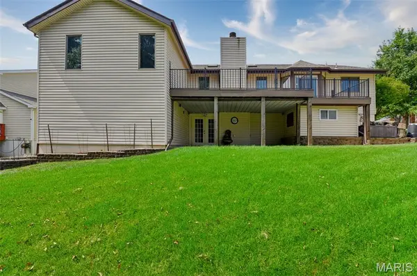 12 Meadow Crest CT, St Charles, MO 63303