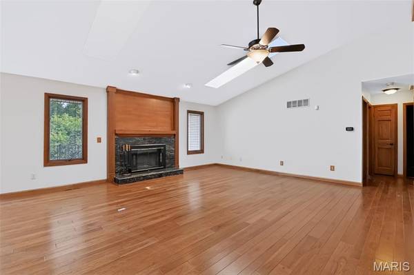 12 Meadow Crest CT, St Charles, MO 63303