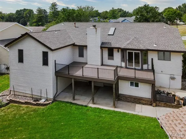 12 Meadow Crest CT, St Charles, MO 63303
