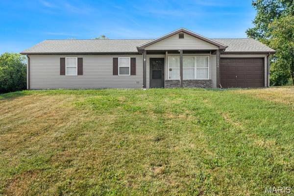 19034 Royal DR, Warrenton, MO 63383