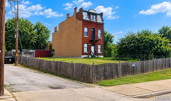 2211 Shenandoah AVE, St Louis, MO 63104