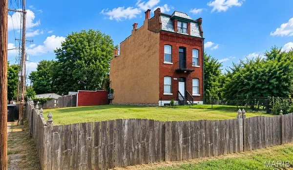 2211 Shenandoah AVE, St Louis, MO 63104