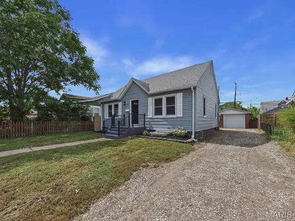 448 N 2nd ST, Wood River, IL 62095