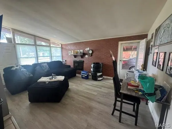 8351 Graybirch DR, Berkeley, MO 63134