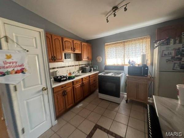 8351 Graybirch DR, Berkeley, MO 63134