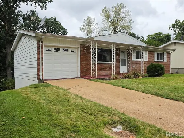 4271 Martyridge DR, St Louis, MO 63129