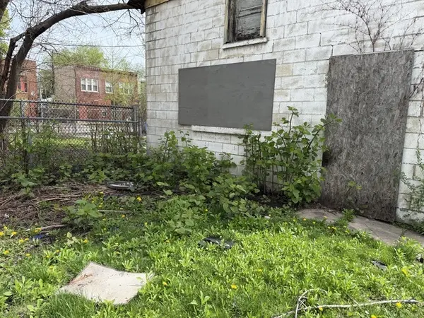 6405 S Eberhart AVE, Chicago, IL 60637