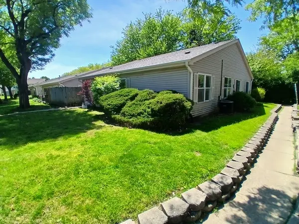 12 Fernwood DR #O, Bolingbrook, IL 60440