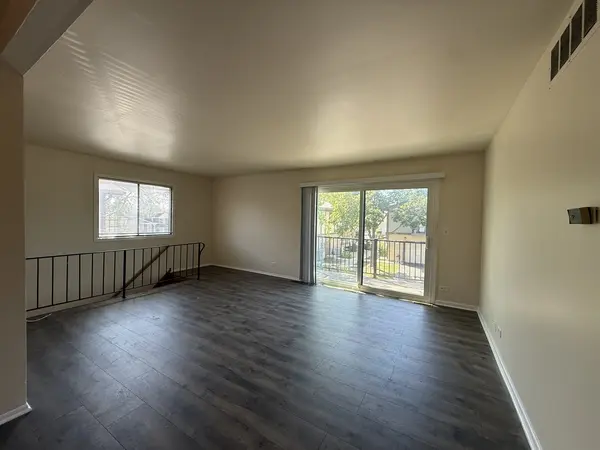 6258 GOLD CIR #6258, Hanover Park, IL 60133