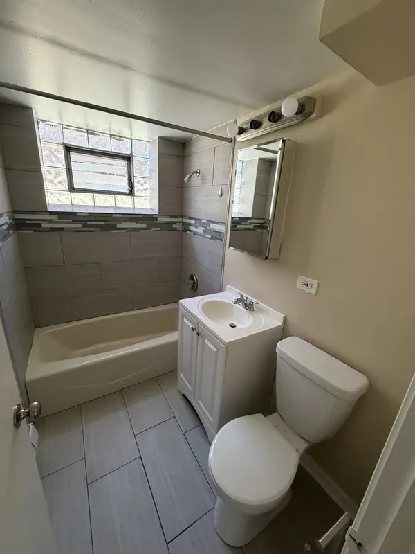 1511 E Roosevelt RD #1, Wheaton, IL 60187