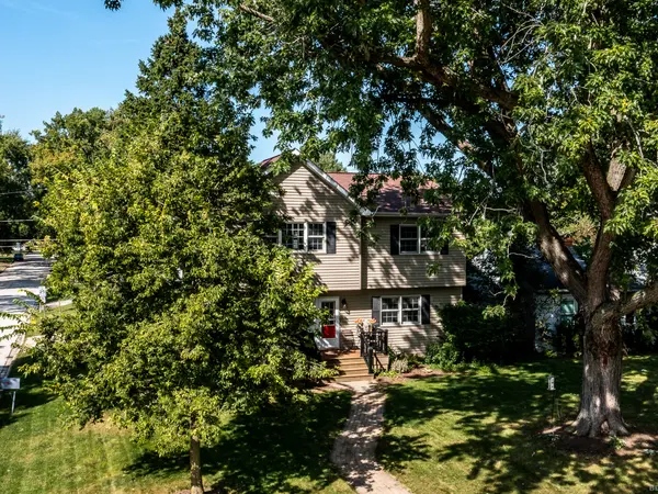 401 Division ST, St. Charles, IL 60174