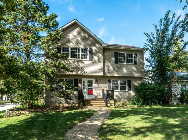 401 Division ST, St. Charles, IL 60174