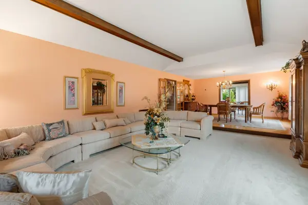 521 Forest Mews DR, Oak Brook, IL 60523