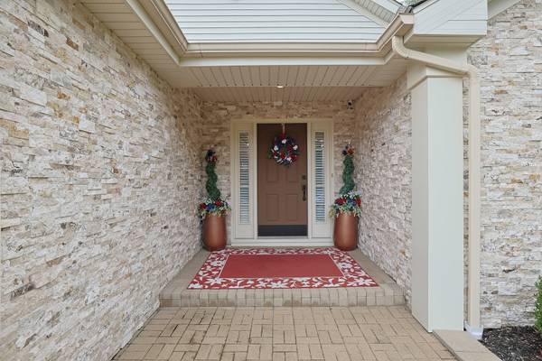 2920 Farmington DR, Lindenhurst, IL 60046