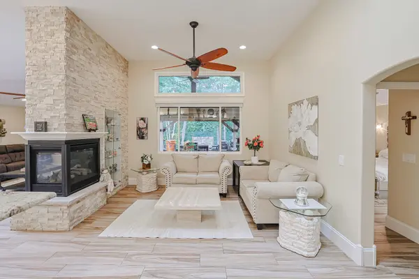 2920 Farmington DR, Lindenhurst, IL 60046