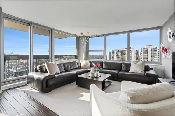 1255 N Sandburg TER #2611E, Chicago, IL 60610