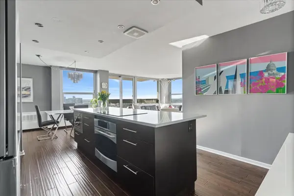 1255 N Sandburg TER #2611E, Chicago, IL 60610