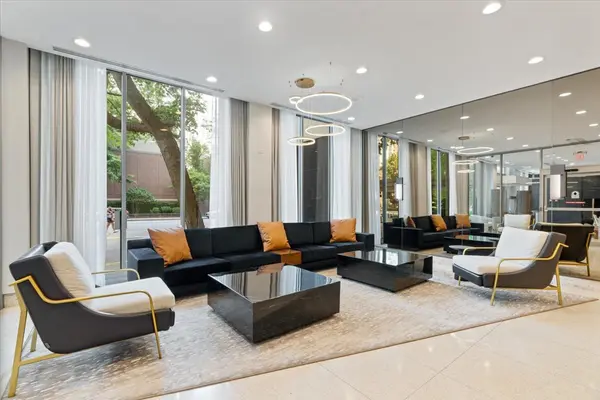 1255 N Sandburg TER #2611E, Chicago, IL 60610