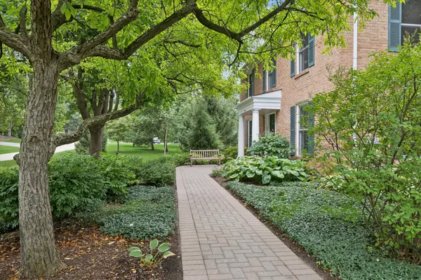 106 Carriage RD, North Barrington, IL 60010