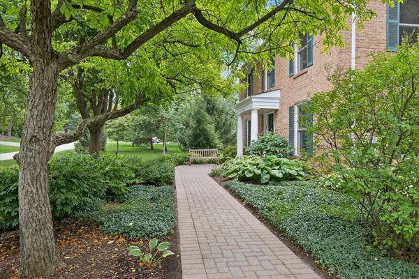 106 Carriage RD, North Barrington, IL 60010
