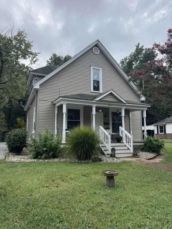 606 E Webster ST, Benton, IL 62812