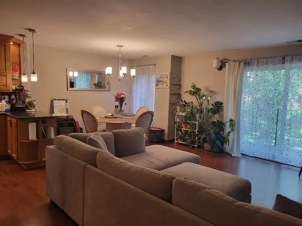 425 Walnut Creek LN #1305, Lisle, IL 60532