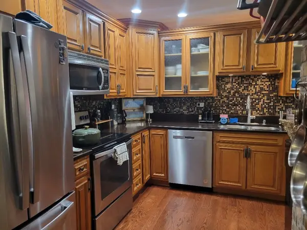 425 Walnut Creek LN #1305, Lisle, IL 60532