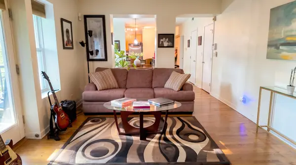 1021 E 46th ST #2N, Chicago, IL 60653