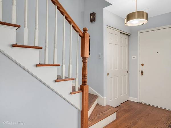 2S663 Avenue Normandy East, Oak Brook, IL 60523