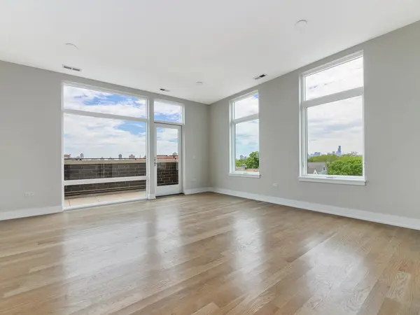 3208 N Southport AVE #PH2, Chicago, IL 60657