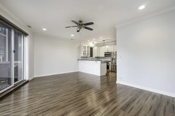 2153 W Belmont AVE #2, Chicago, IL 60618