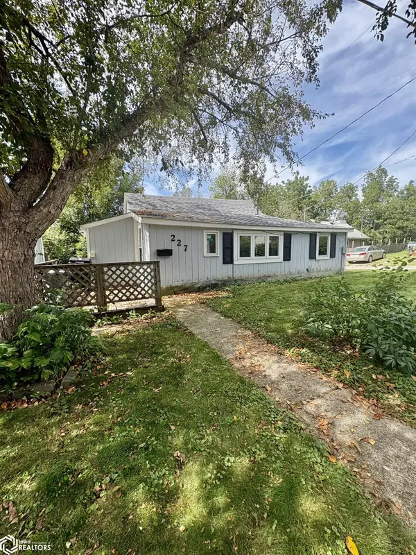 227 Asbury DR, Clear Lake, IA 50428
