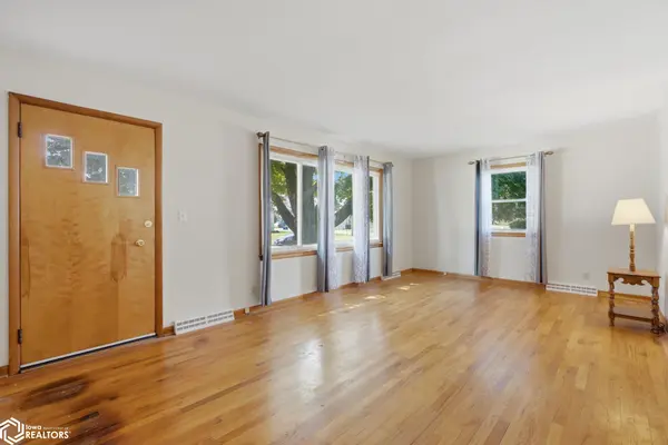 1306 E 2nd ST, Washington, IA 52353