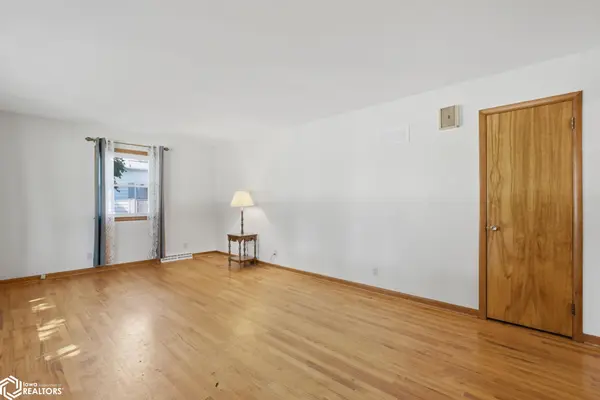1306 E 2nd ST, Washington, IA 52353