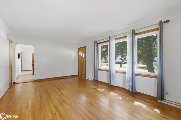 1306 E 2nd ST, Washington, IA 52353