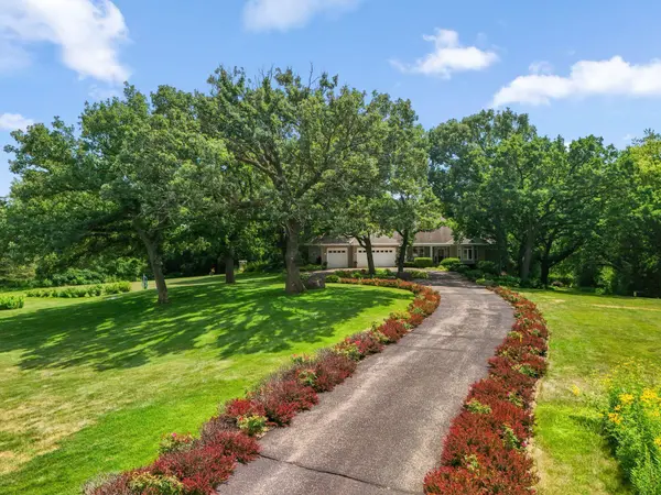 10035 Woodhill BLVD, Lakeville, MN 55044