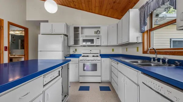 N1395 Grouse RD, Sarona, WI 54870