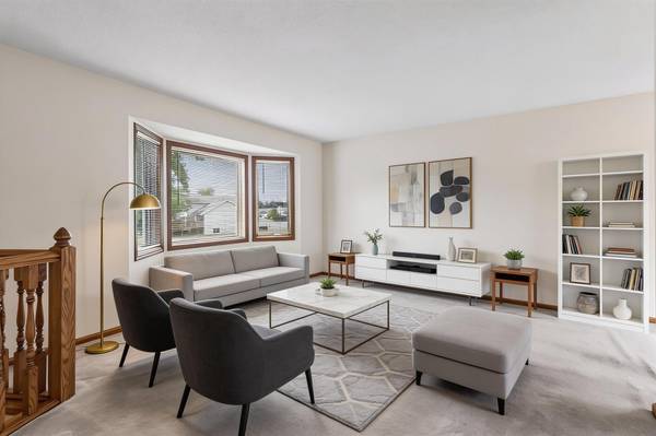 972 Pointe WAY, Eagan, MN 55123