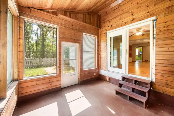 2488 Sunny Acres LN, Saint Croix Falls, WI 54024