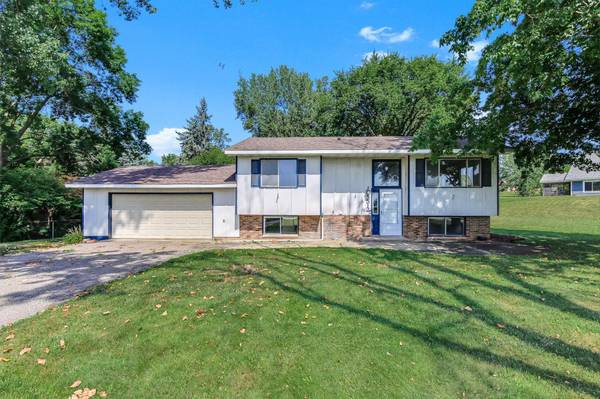 5512 Woodside RD SE, Prior Lake, MN 55372