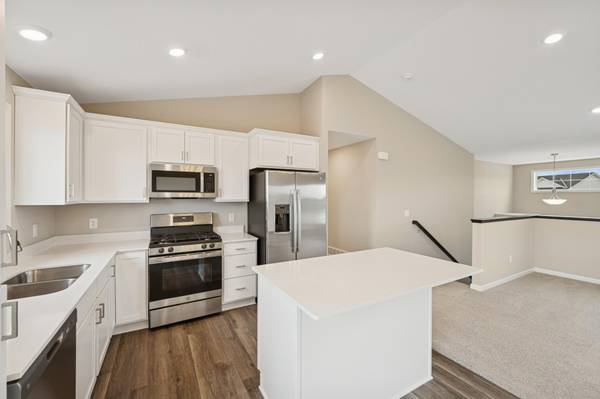 915 Brandenburg LN, Waverly, MN 55390