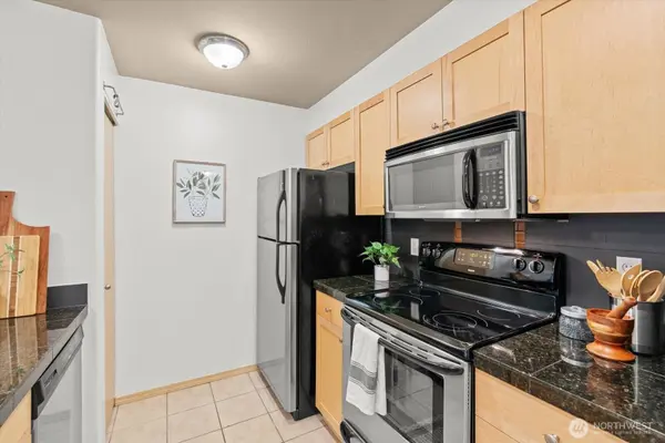 9057 Greenwood AVE N #306, Seattle, WA 98103