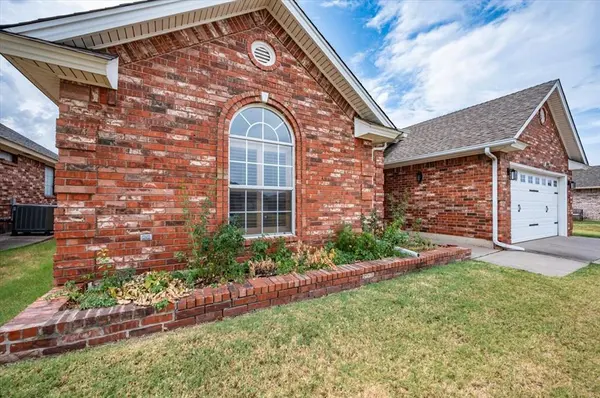 620 SW 154th PL, Oklahoma City, OK 73170