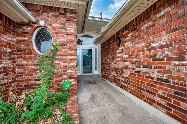 620 SW 154th PL, Oklahoma City, OK 73170