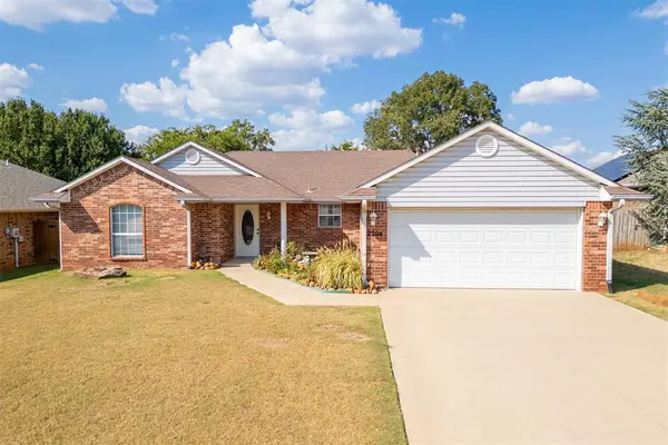 2204 Gray Dove DR, Shawnee, OK 74804