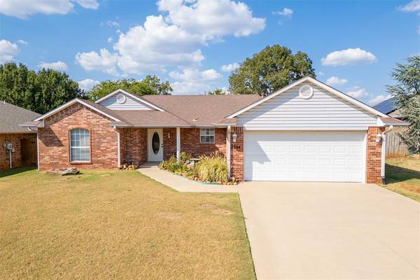 2204 Gray Dove DR, Shawnee, OK 74804