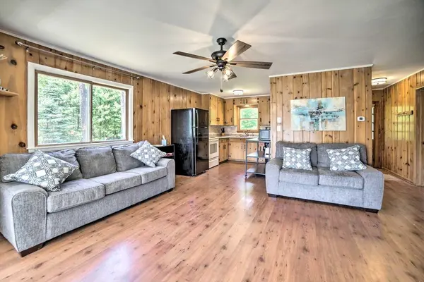 14482 PARKWAY RD, Crivitz, WI 54114