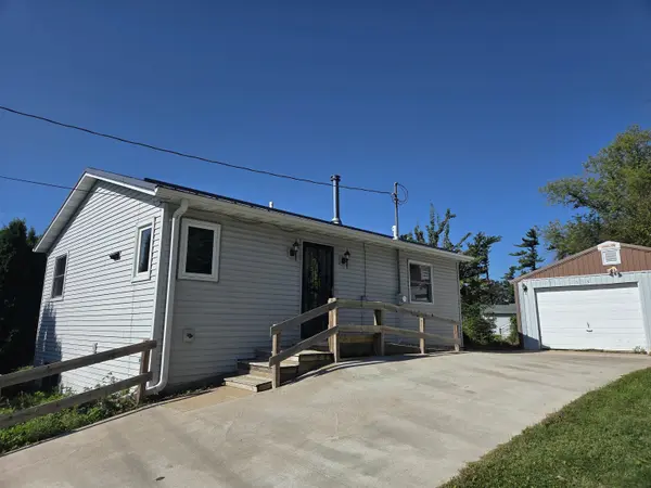 515 N NASH ST, Hortonville, WI 54944