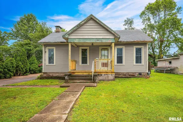 221 S 4TH ST, Monmouth, IL 61462