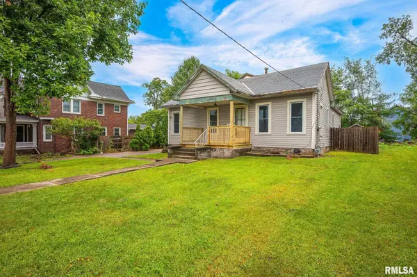 221 S 4TH ST, Monmouth, IL 61462